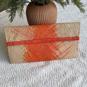 NWOT Mar Y Sol Elegant Cream Wristlet